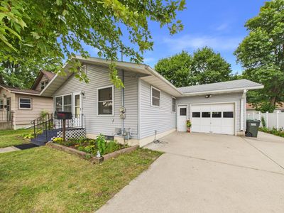 205 3rd St SE
