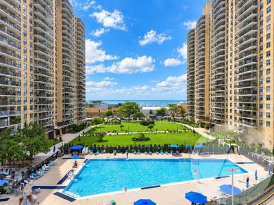 601 Surf Ave APT 18E