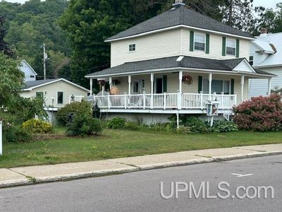 221 W Superior St