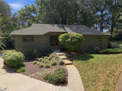 104 Buckingham Pl