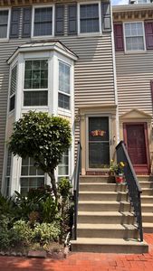 40 Holly St