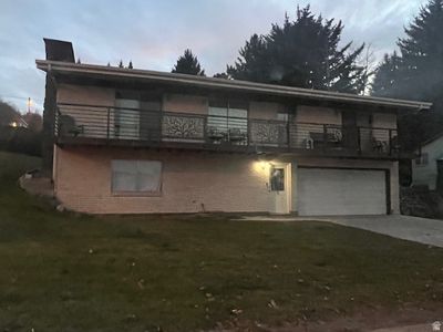 15 W Booth St