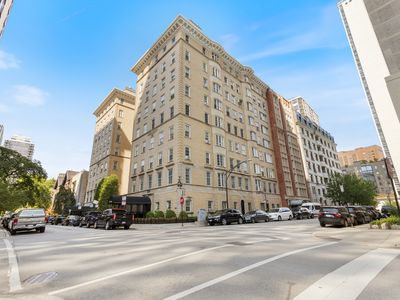 70 E Scott St APT 205