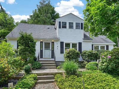 9 Ledgewood Dr