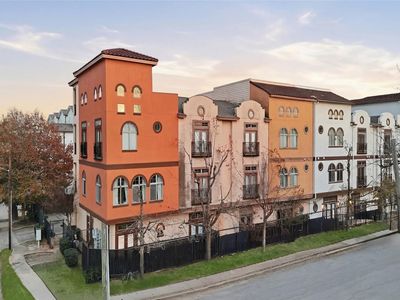 806 Jackson Hill St APT 201