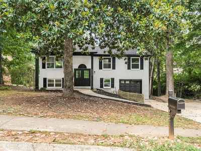 2327 Greenway Dr