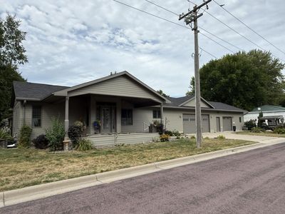 401 Pleasant St