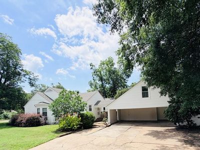 1000 6th Ave
