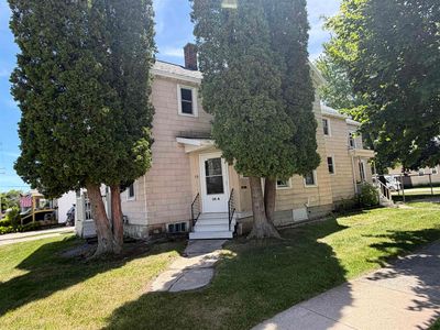 30 E 10th St