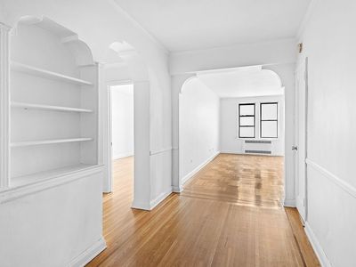 657 E 26th St APT 5T