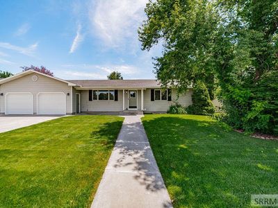 3075 Chaparral Dr