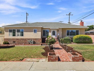823 W Roderick Ave