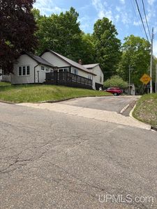 225 Maple St