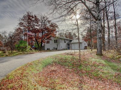 7557 Fallen Leaf Cir