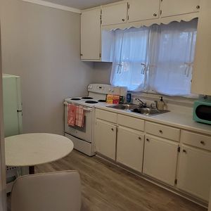 Property at 711 Glenwood St, Mobile, AL
