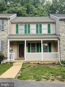 15 Deep Hollow Ln