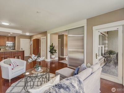 3221 SW Avalon Way #201