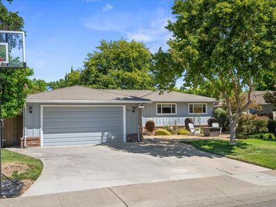 873 Royal Green Ave