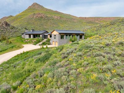 220 Lava St