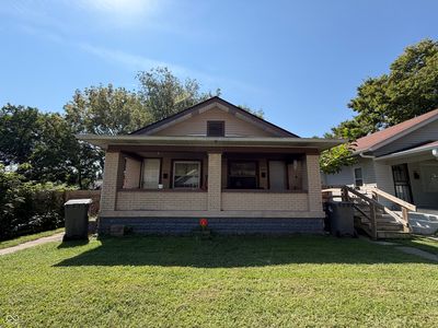 425-427 W 39th St
