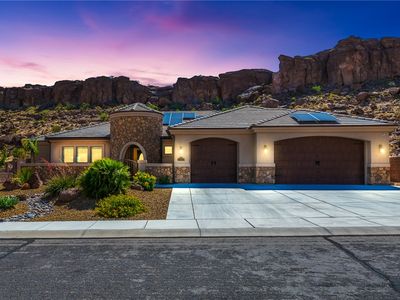 2390 Country Club Dr