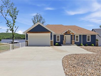 77 Lakeway Ln