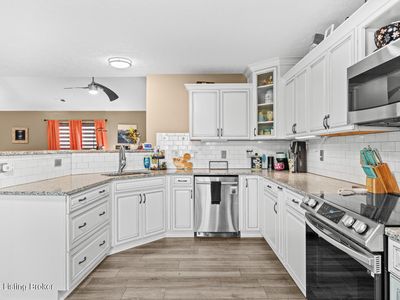 9421 Bayberry Green Ln