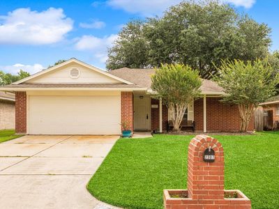 2307 Old Oak Ln