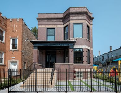 7049 S Vernon Ave
