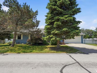 3484 Lakeshore Dr