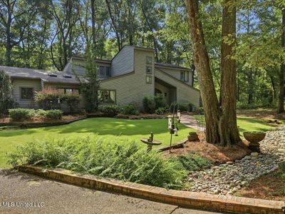 13 Montgomery Ln