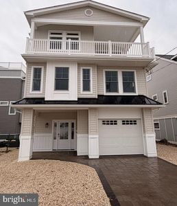 4 W Sumner Ave