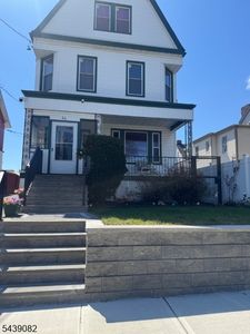 14 Helen Pl