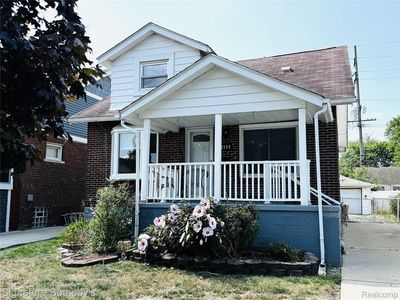 1185 White Ave
