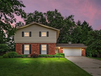 8755 Meadow View Dr