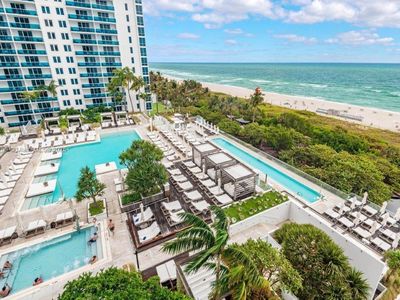 2301 Collins Ave APT 811