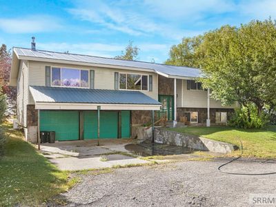 819 Sand Creek Rd