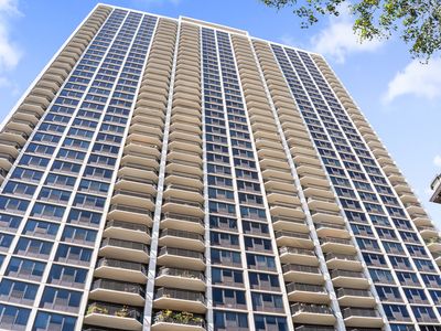 1560 N Sandburg Ter APT 703J