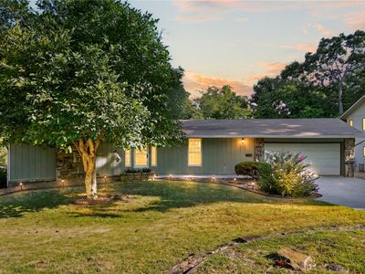 8 London Dr