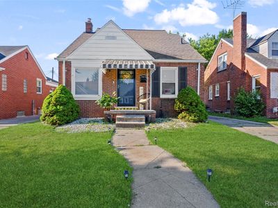15610 Veronica Ave