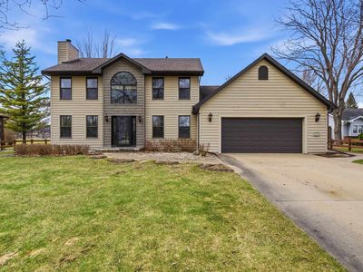 2415 Parkside Dr