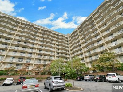 1077 River Road #1009