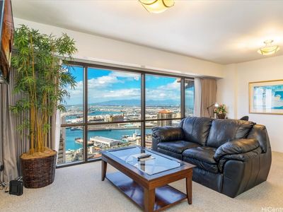 1088 Bishop St APT 3706