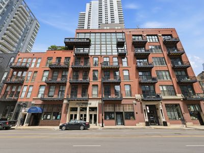 300 W Grand Ave APT 203
