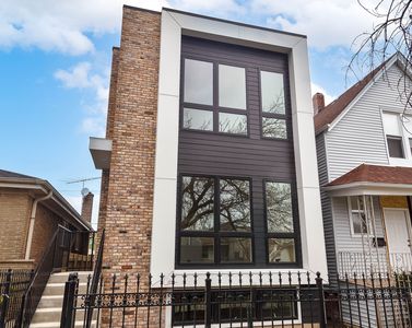 4938 W Medill Ave