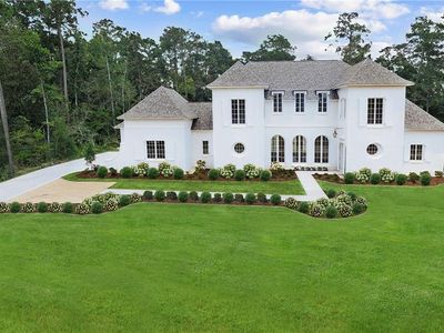 10 Thunderbird Dr