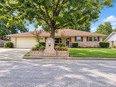 1305 Meadow Ln