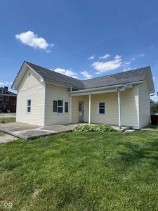 102 W Main St
