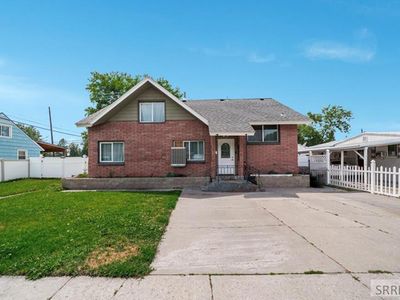 1055 Royal Ave