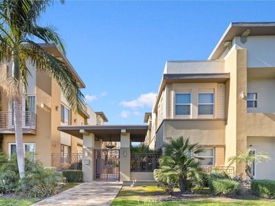 431 N Los Robles Ave